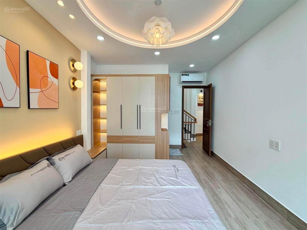 6 tỷ 150 triệu  nhà riêng huỳnh văn bánh 65m  4pn 5wc  hàng ngộp