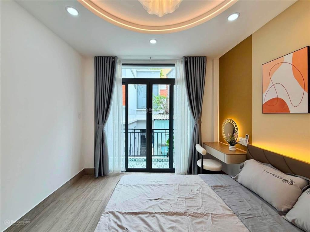 6 tỷ 150 triệu  nhà riêng huỳnh văn bánh 65m  4pn 5wc  hàng ngộp