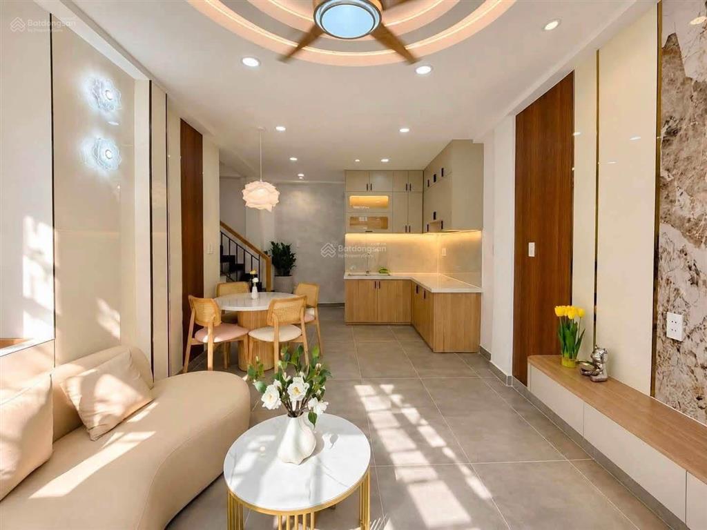 6 tỷ 150 triệu  nhà riêng huỳnh văn bánh 65m  4pn 5wc  hàng ngộp