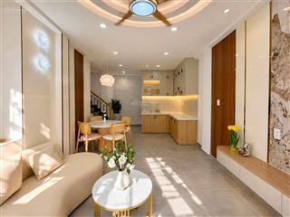 6 tỷ 150 triệu  nhà riêng huỳnh văn bánh 65m  4pn 5wc  hàng ngộp