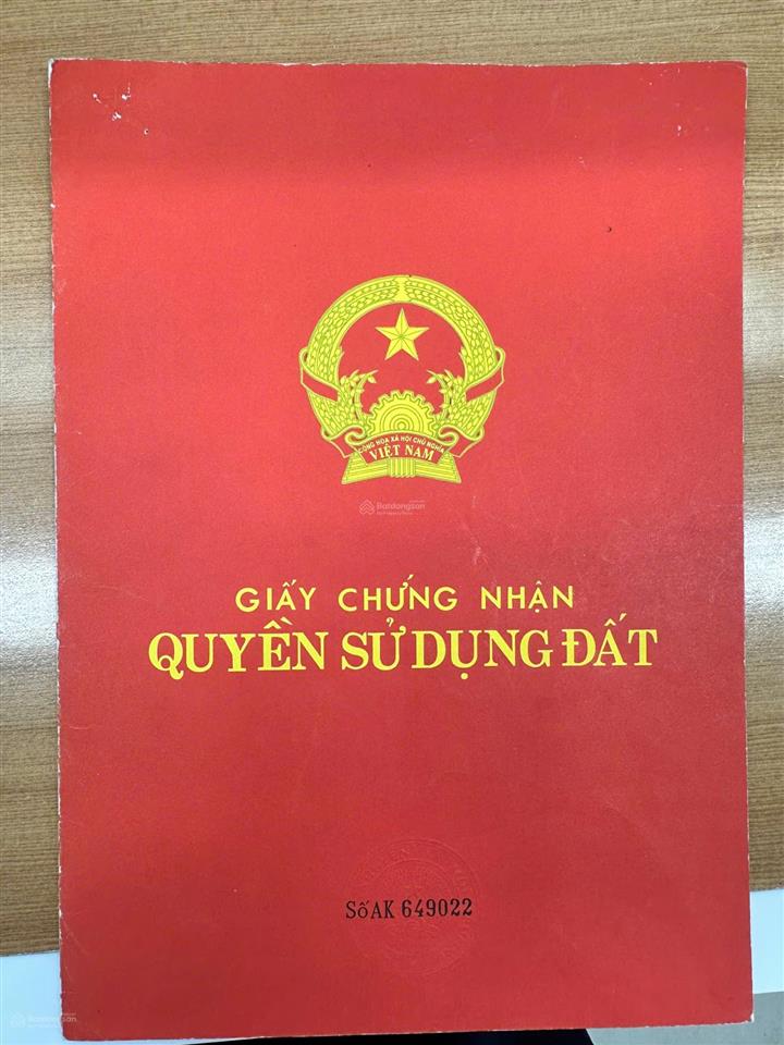 Cần bán lô đất mặt tiền đường hùng vương, diện tích 90m2, sổ chính chủ.
