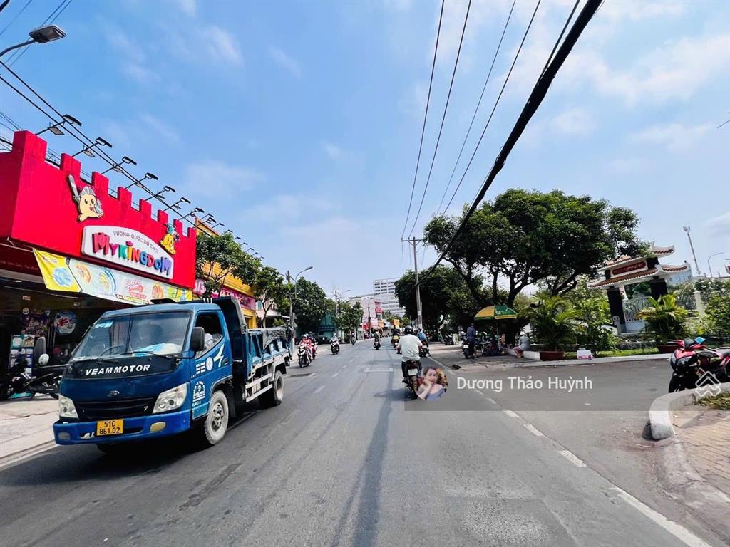 Bán lô đất lớn 400m2 (10x38) thổ cư 100% tách thửa đc  đường 12m ngay trung tâm hành chính