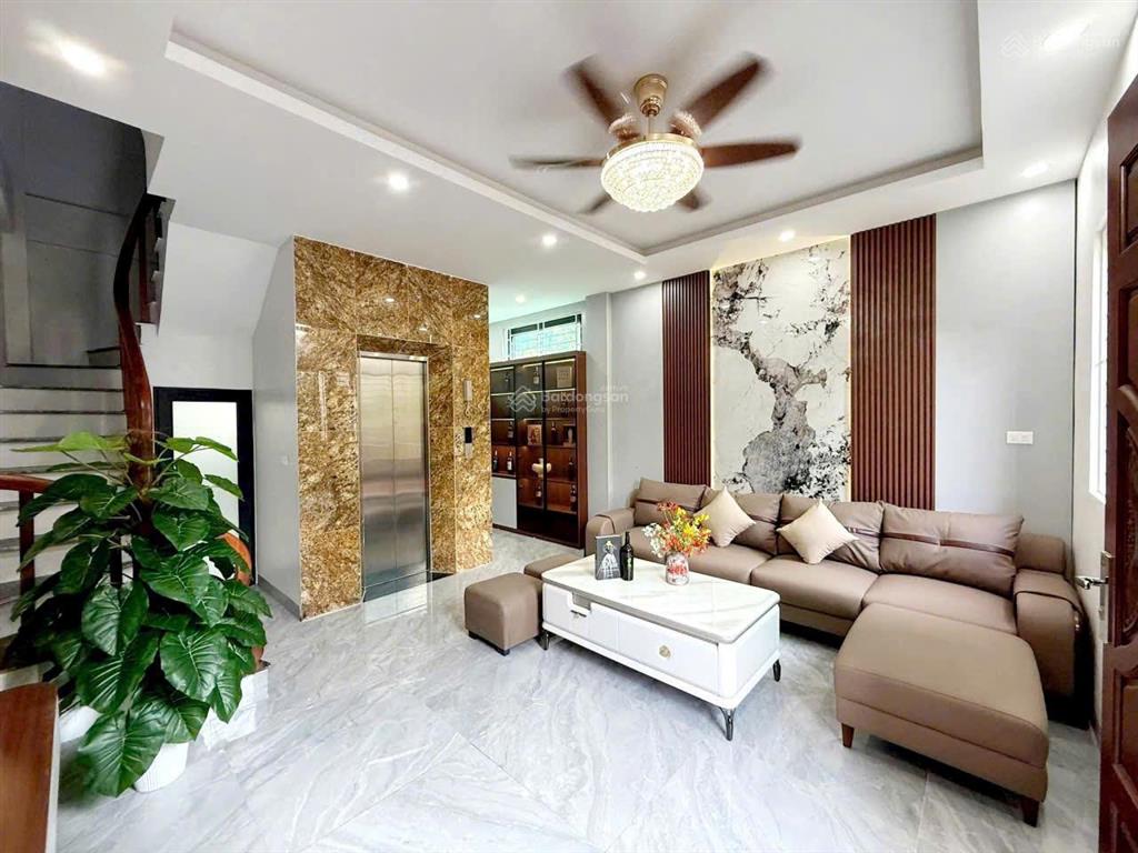 Ở ngay!nhà nguyên xá,lô goc,thang máy,oto30m,2 thoáng,dt40mx6t,7.9ty