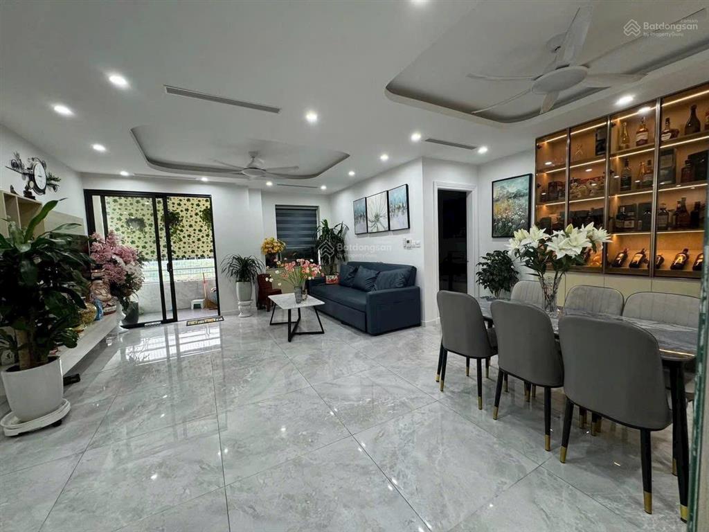Giá bắt đáy ngoại giao đoàn 12 tỷ 3pn đông nam view hồ tây d. cần bán gấp