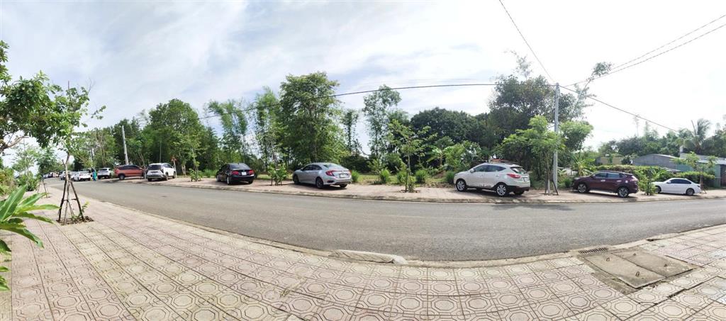 Đất 2 mặt đường sát quán cf an yên, phía sau có bờ kè