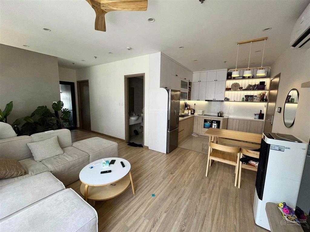 Căn hộ 2n2wc 64m2  tầng trung  full đồ  giá 4.5 tỷ tại vinhomes smart city