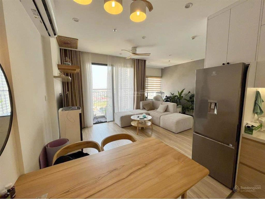 Căn hộ 2n2wc 64m2  tầng trung  full đồ  giá 4.5 tỷ tại vinhomes smart city