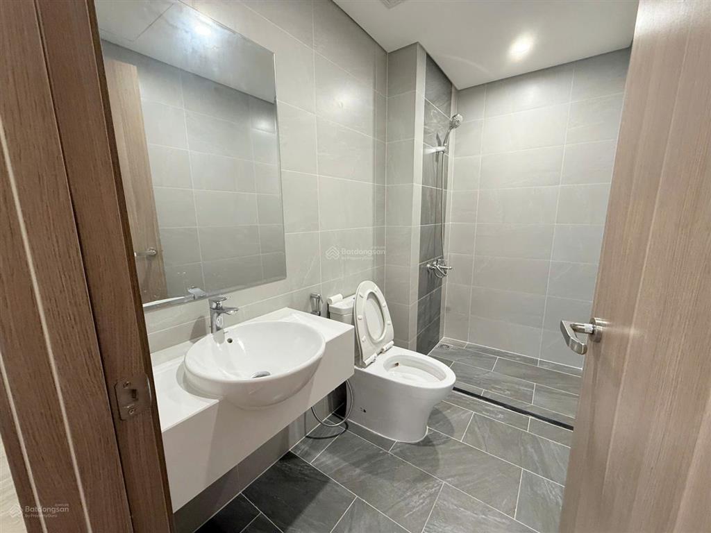Bán 3n2vs 82m2 tòa victoria  2 hầm xe  hướng mát  chỉ 6 tỷ (vinhomes smart city)
