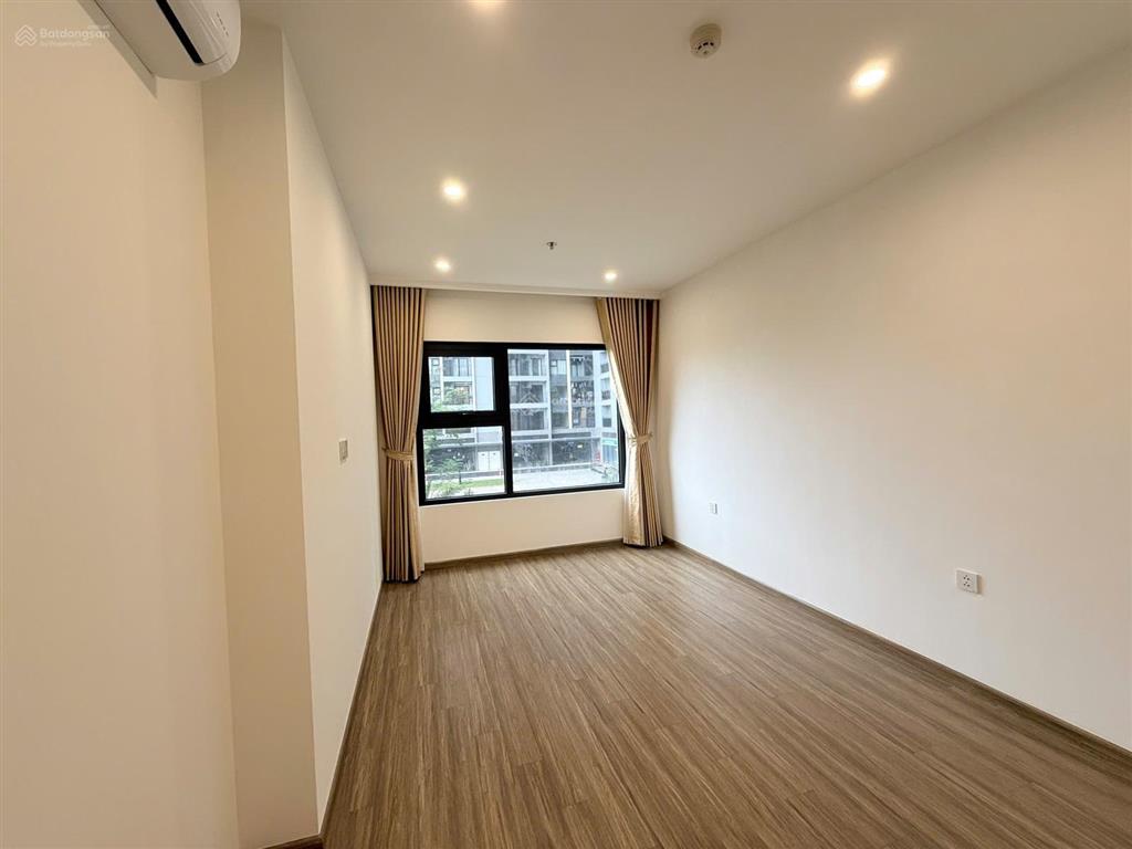 Bán 3n2vs 82m2 tòa victoria  2 hầm xe  hướng mát  chỉ 6 tỷ (vinhomes smart city)