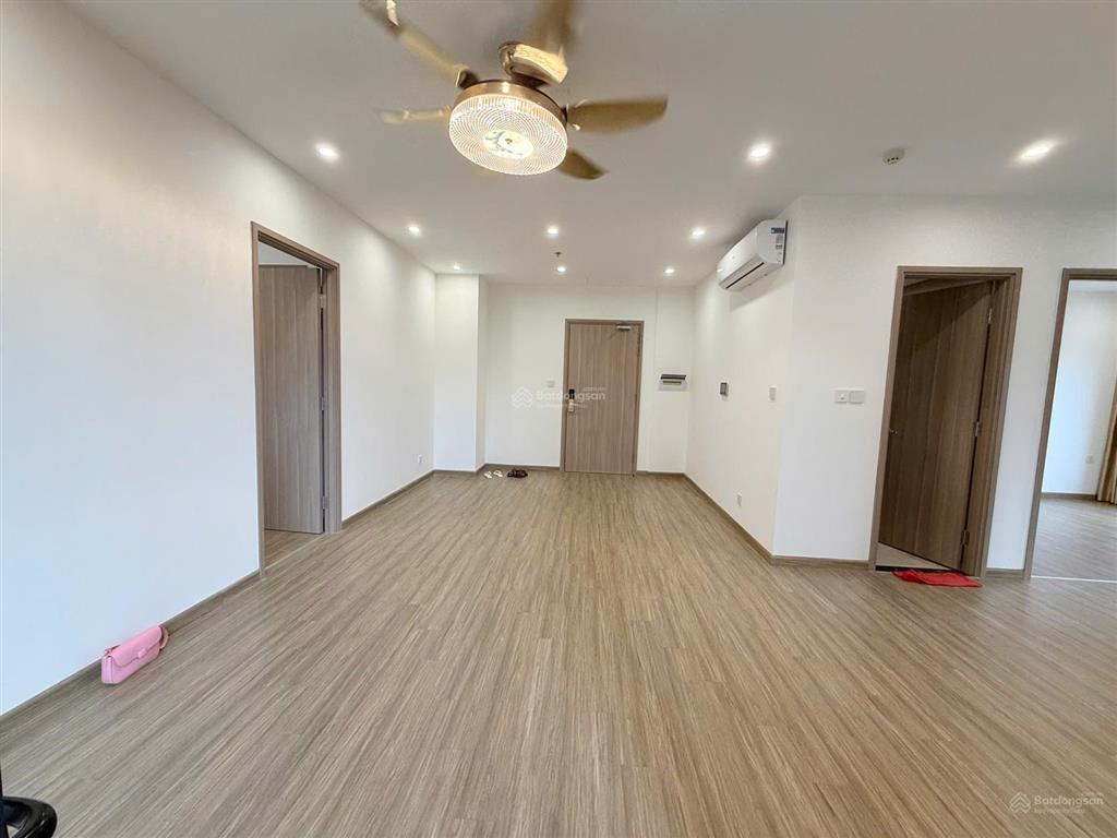 Bán 3n2vs 82m2 tòa victoria  2 hầm xe  hướng mát  chỉ 6 tỷ (vinhomes smart city)