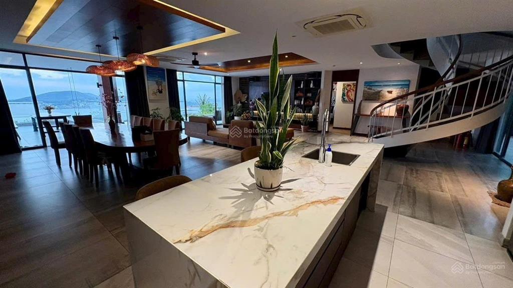 Biệt thự biển anh nguyễn view trực diện vịnh nha trang  420m²  giá 69,5 tỷ