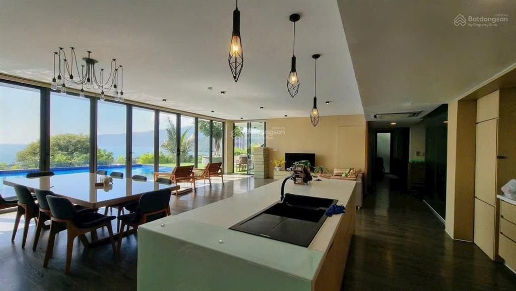 Biệt thự biển anh nguyễn view trực diện vịnh nha trang  420m²  giá 69,5 tỷ