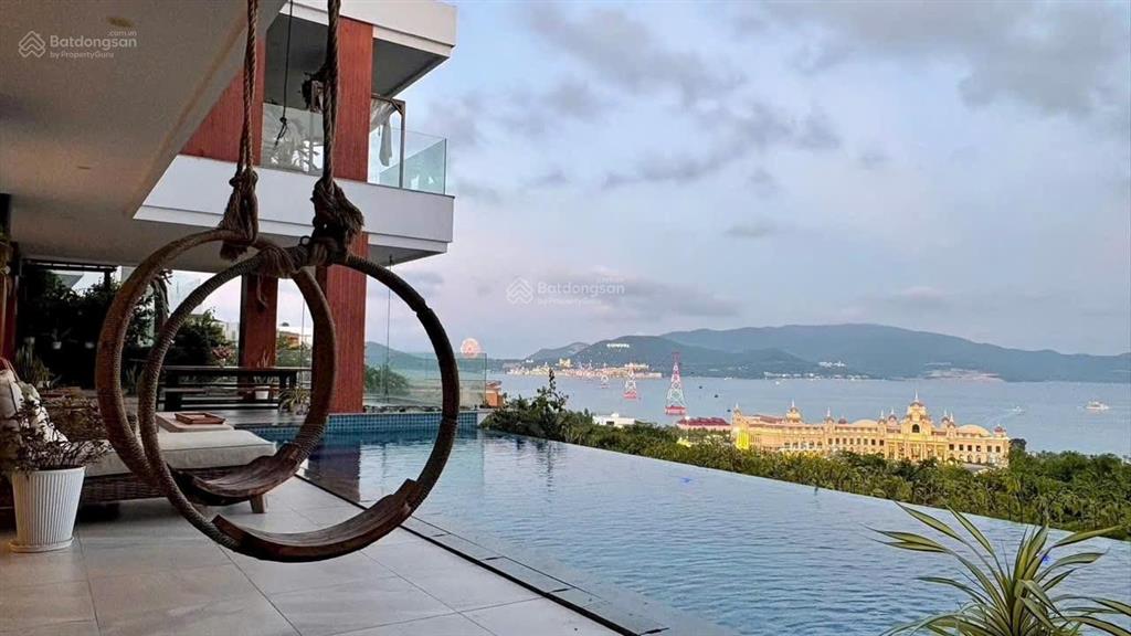Biệt thự biển anh nguyễn view trực diện vịnh nha trang  420m²  giá 69,5 tỷ