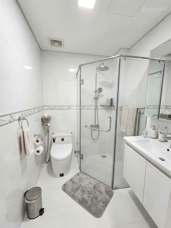 Bán nhà hxh đường lạc long quân, nhà mới ở ngay, giá 6.4 tỷ