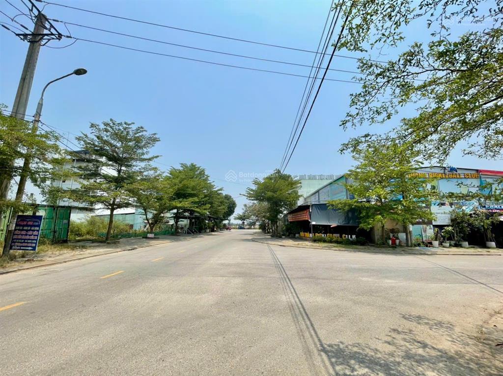 Bán lô góc 2 mặt tiền tt núi thành, diện tích 1009 m2 cực hiếm