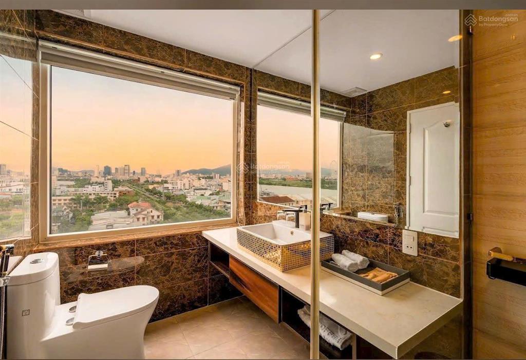 Bán khách sạn 2 mặt tiền, view pháo hoa, tp đà nẵng