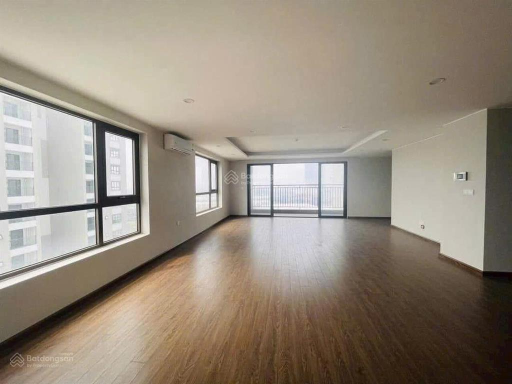 Chính chủ cần bán căn góc 168m2 tòa a view lotte, hồ tây. sẵn sổ đỏ. có slot oto. thiện chí bán gấp