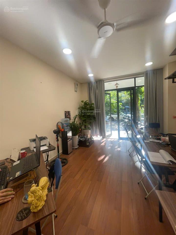 Phạm thủy villas  cho thuê tầng 1 vinhomes thăng long. giá 7 triệu/tháng