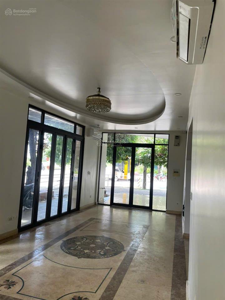 Phạm thủy villas  cho thuê tầng 1 vinhomes thăng long. giá 8 triệu/tháng