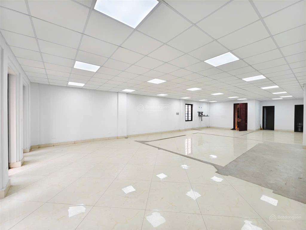 Cho thuê sàn văn phòng lê duẩn 150m2 28tr vuông vắn view hồ đẹp keng
