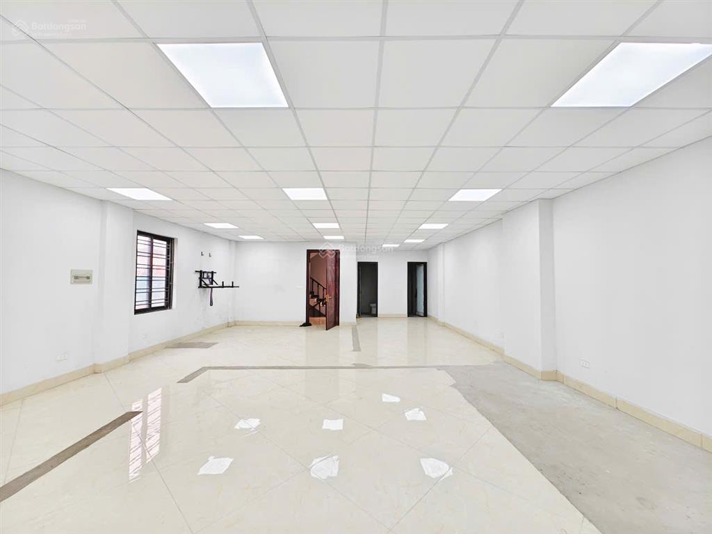 Cho thuê sàn văn phòng lê duẩn 150m2 28tr vuông vắn view hồ đẹp keng