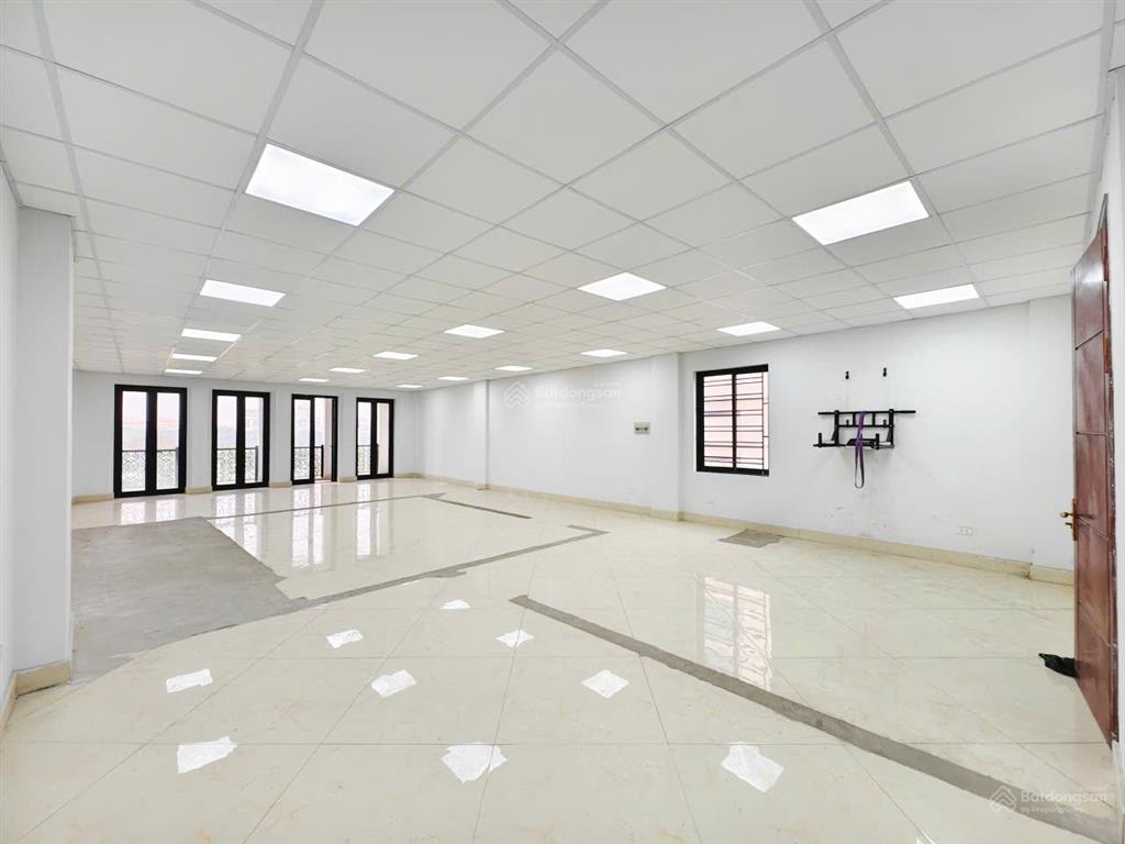 Cho thuê sàn văn phòng lê duẩn 150m2 28tr vuông vắn view hồ đẹp keng