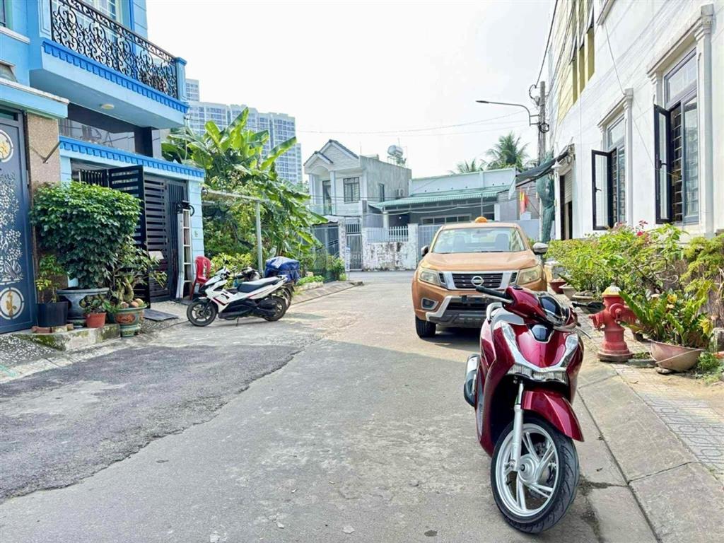 Chỉ 6 tỷ, nhà mới 3 tầng btct, 56m2, 4pn, hxh 8m nguyễn xiển, long bình. shr, vào ở ngay.