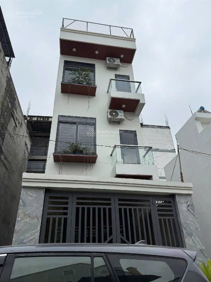 Nhà mới 3 tầng, 69m2 (4.1x17), 3pn, hxh đậu cửa lê văn việt thủ đức. nhỉnh 6 tỷ thương lượng.