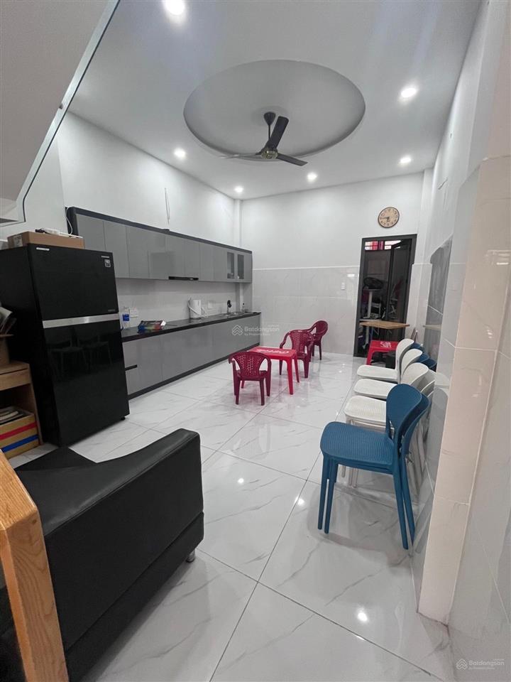 Nhà mới 3 tầng, 69m2 (4.1x17), 3pn, hxh đậu cửa lê văn việt thủ đức. nhỉnh 6 tỷ thương lượng.