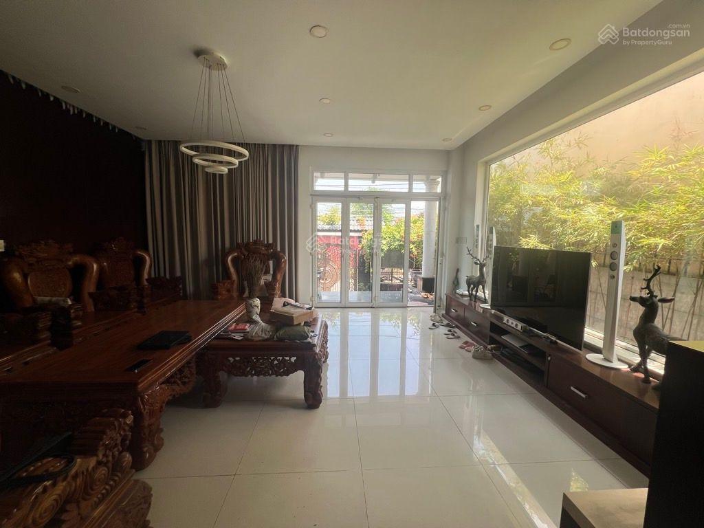 Biệt thự vườn làng tăng phú, 4 tầng, 169m2, 6pn + hầm để xe, khu vip tăng nhơn phú. chỉ 18 tỷ tl.