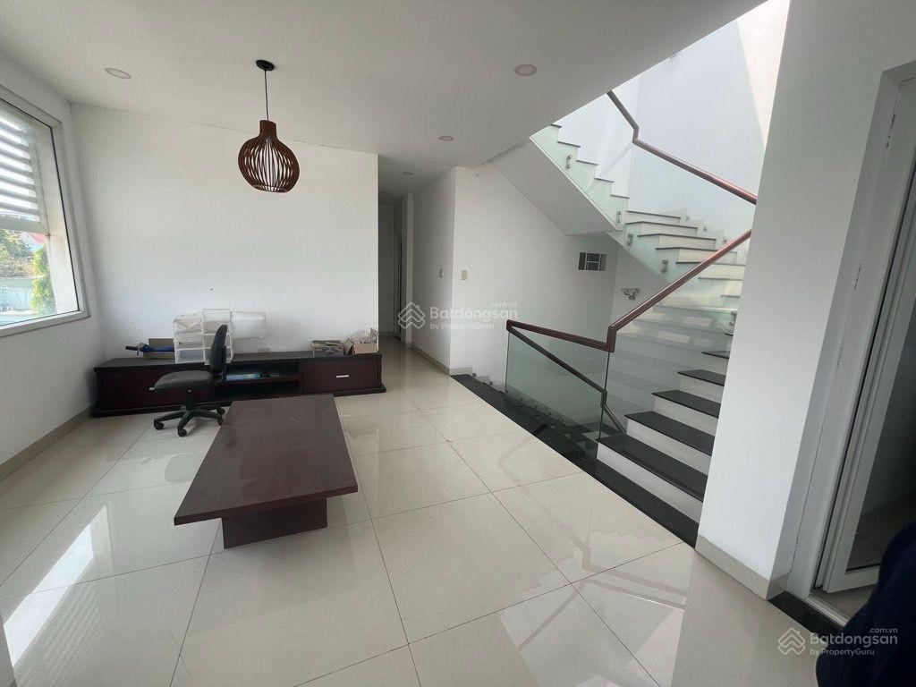 Biệt thự vườn làng tăng phú, 4 tầng, 169m2, 6pn + hầm để xe, khu vip tăng nhơn phú. chỉ 18 tỷ tl.