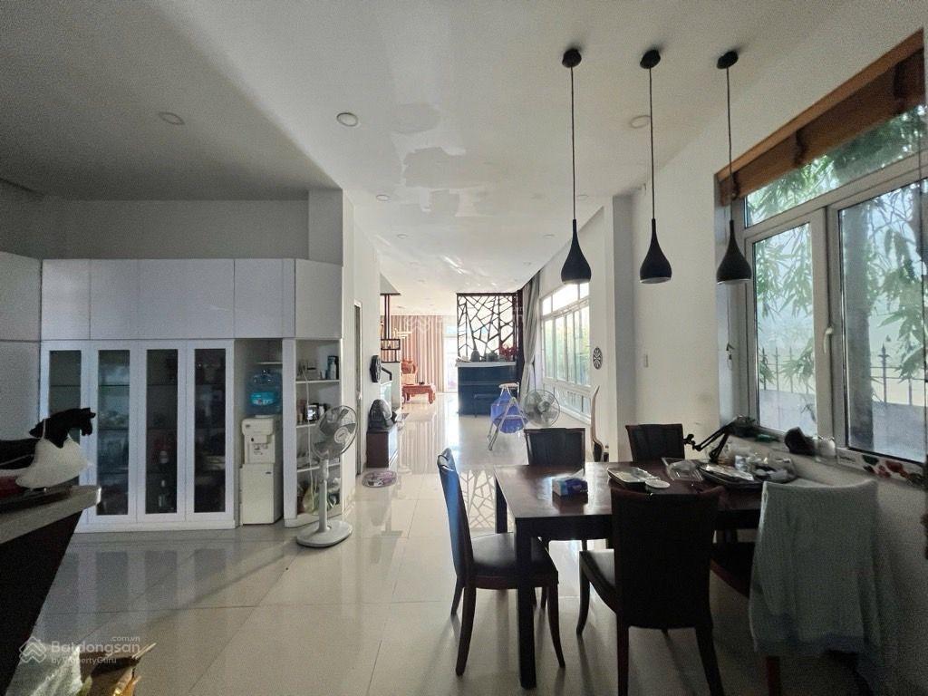 Biệt thự vườn làng tăng phú, 4 tầng, 169m2, 6pn + hầm để xe, khu vip tăng nhơn phú. chỉ 18 tỷ tl.