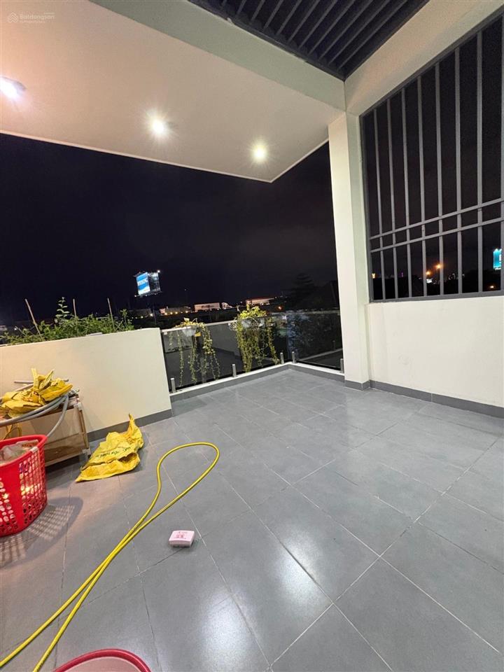 Nhà mới 3 tầng, 60m2, hxh 5m bưng ông thoàn, long trường, quận 9. tặng nội thất. chỉ 6.7 tỷ tl