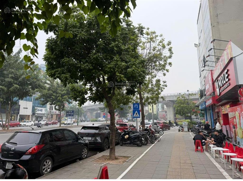 300m đất mặt đường nguyễn văn huyên chỉ 95 tỷ