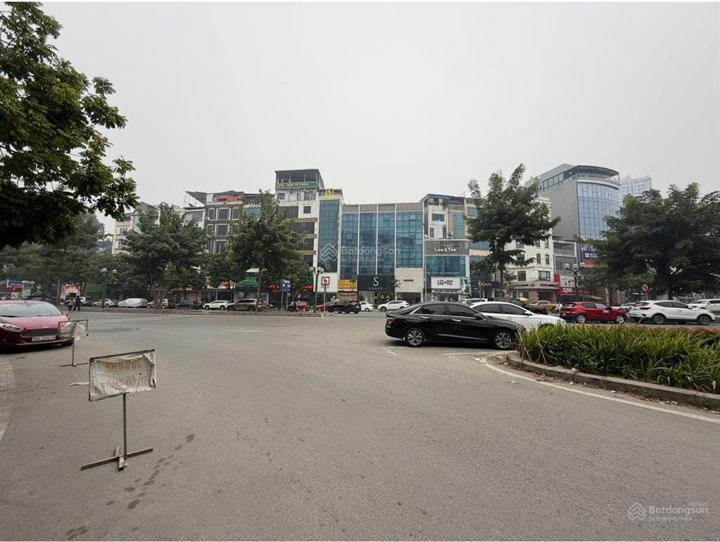 300m đất mặt đường nguyễn văn huyên chỉ 95 tỷ