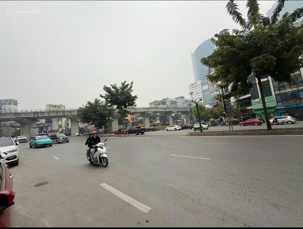 300m đất mặt đường nguyễn văn huyên chỉ 95 tỷ