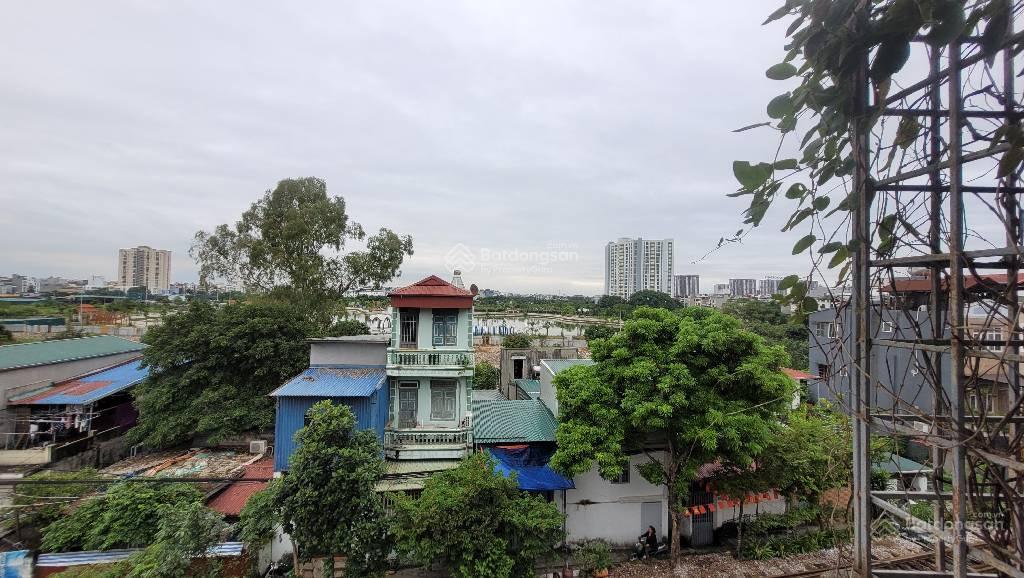 Bán nhà 90m2 ô tô đỗ trước cửa giao thông thuận tiện