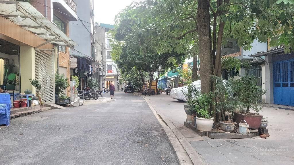 Bán nhà 90m2 ô tô đỗ trước cửa giao thông thuận tiện
