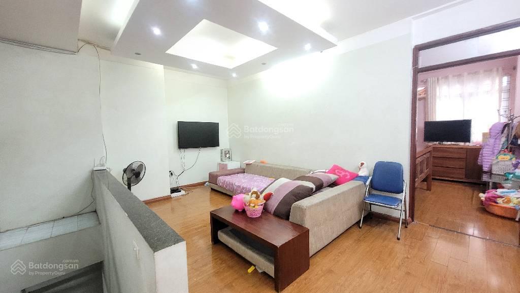 Bán nhà 90m2 ô tô đỗ trước cửa giao thông thuận tiện