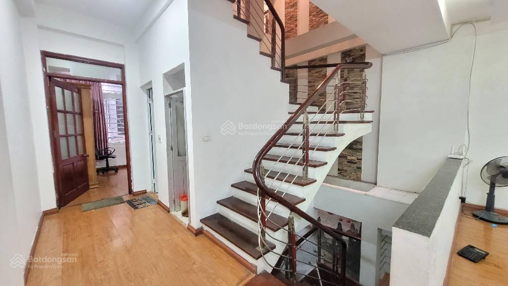 Bán nhà 90m2 ô tô đỗ trước cửa giao thông thuận tiện