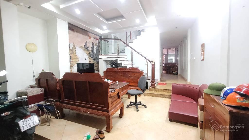Bán nhà 90m2 ô tô đỗ trước cửa giao thông thuận tiện