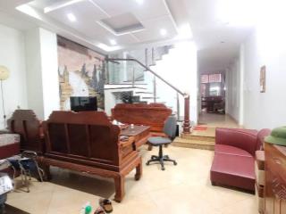 Bán nhà 90m2 ô tô đỗ trước cửa giao thông thuận tiện