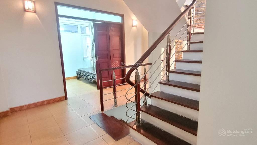 Bán nhà 90m2 ô tô đỗ trước cửa giao thông thuận tiện