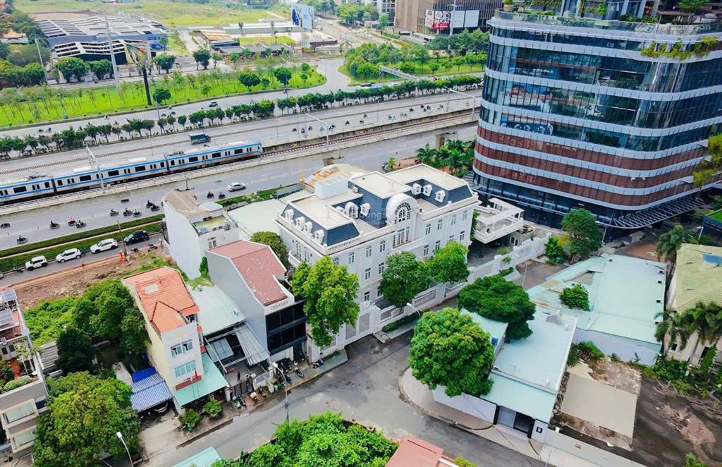 Góc 2 mặt tiền 13 x 20  khuôn đất hiếm compound thảo điền  giang văn minh chào 62 tỷ