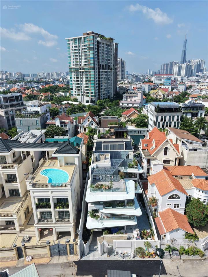 Dinh thự biểu tượng, dinh thự ngang 17.5m đẹp nguyễn văn hưởng chào bán giá 250 tỷ