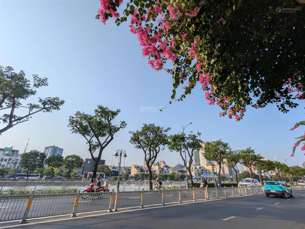 Vị trí vàng  mặt tiền bến vân đồn  vị trí kinh doanh cực kỳ tốt  giá chào thuê chỉ 120tr/tháng