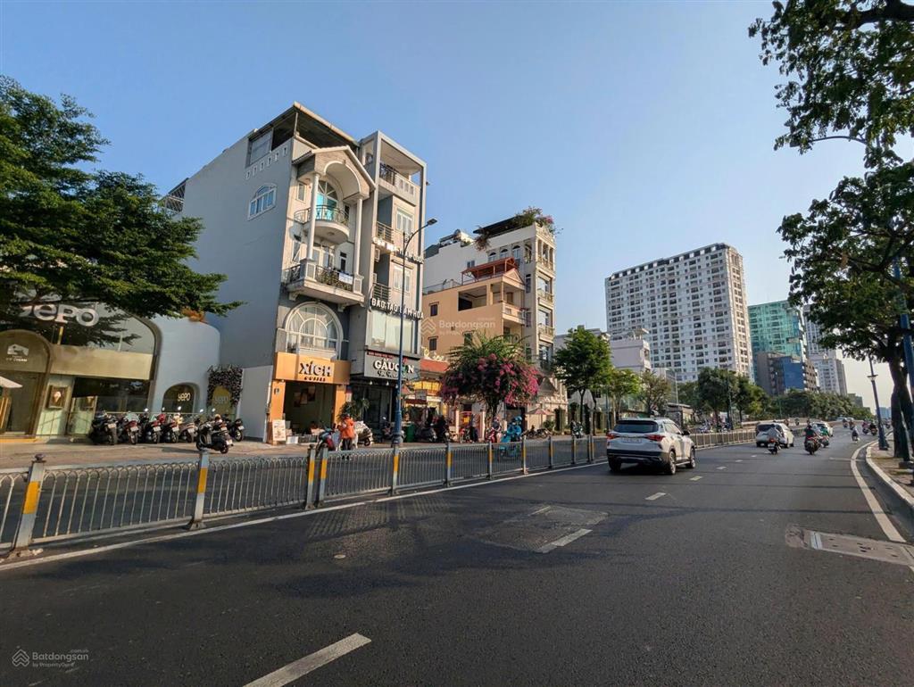 Vị trí vàng  mặt tiền bến vân đồn  vị trí kinh doanh cực kỳ tốt  giá chào thuê chỉ 120tr/tháng