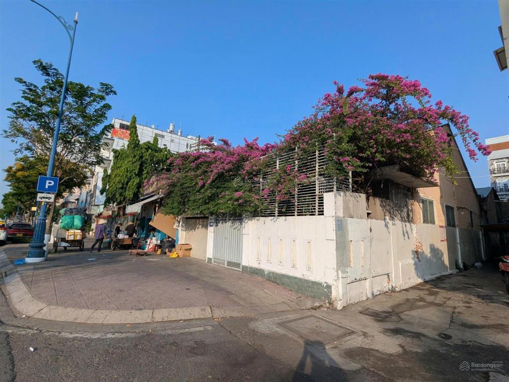 Vị trí vàng  mặt tiền bến vân đồn  vị trí kinh doanh cực kỳ tốt  giá chào thuê chỉ 120tr/tháng