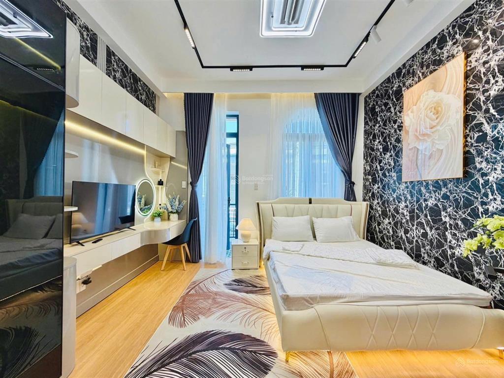 Xuất cảnh bán gấp nhà hẽm 5m kdc tên lửa, 56m2, 3 tầng, 4pn, thiết kế hiện đại , nội thất cao cấp