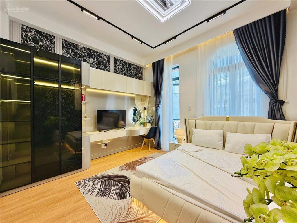 Xuất cảnh bán gấp nhà hẽm 5m kdc tên lửa, 56m2, 3 tầng, 4pn, thiết kế hiện đại , nội thất cao cấp